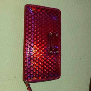 Kate Spade pink shiny wallet, zip opening.